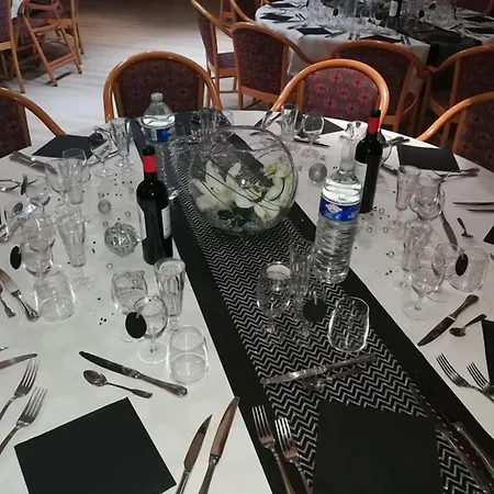 فندق Du Jeu D'arc